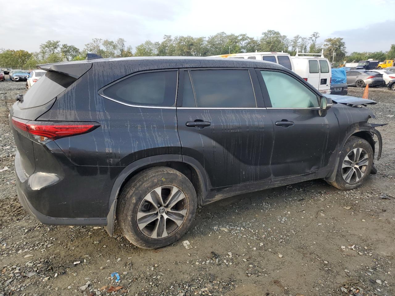 2022 Toyota Highlander - Image 3