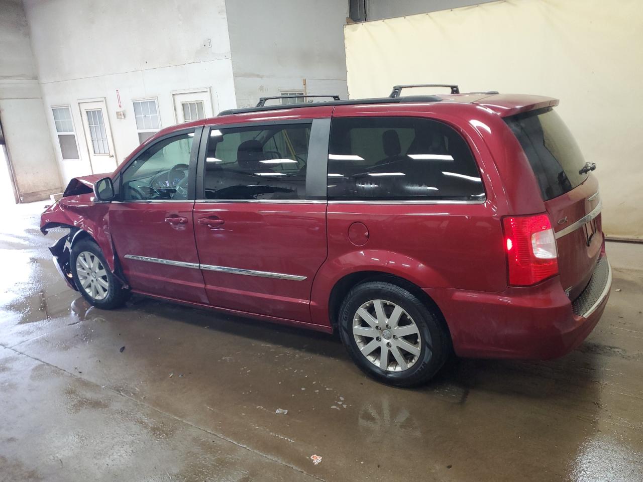 2015 Chrysler Town & Country - Image 2