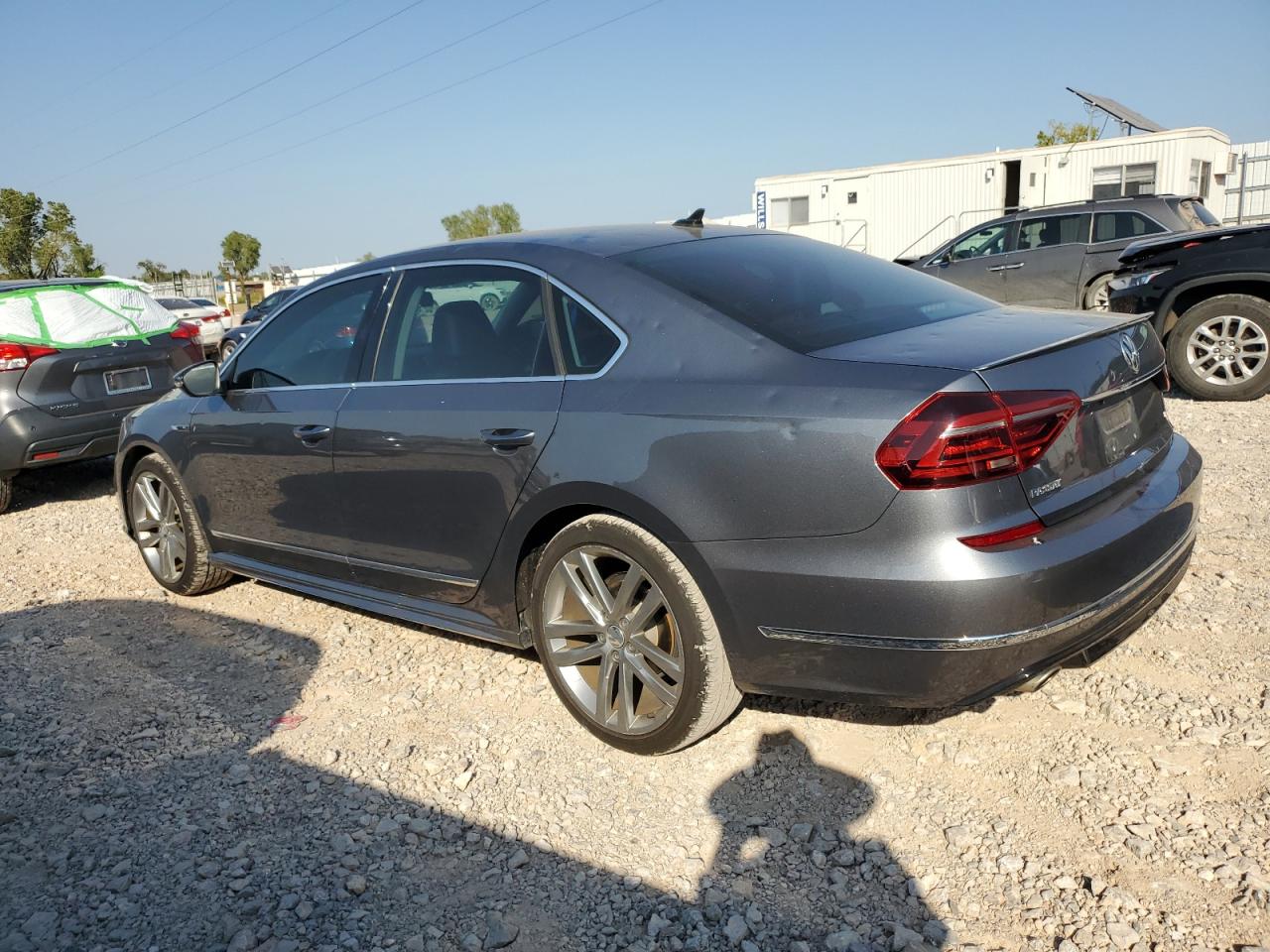 1VWDT7A34HC077780 2017 VOLKSWAGEN PASSAT - Image 2