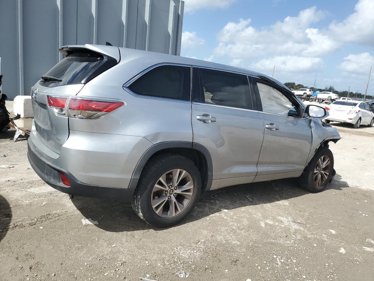 VIN 5TDZKRFH7GS157499 2016 TOYOTA HIGHLANDER no.3