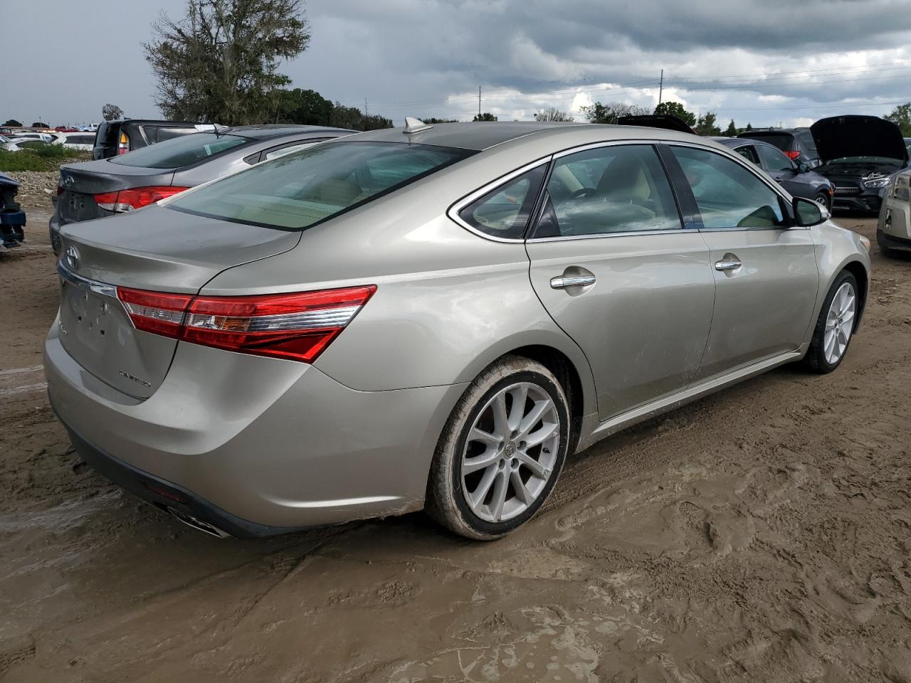 2014 Toyota Avalon - Image 3