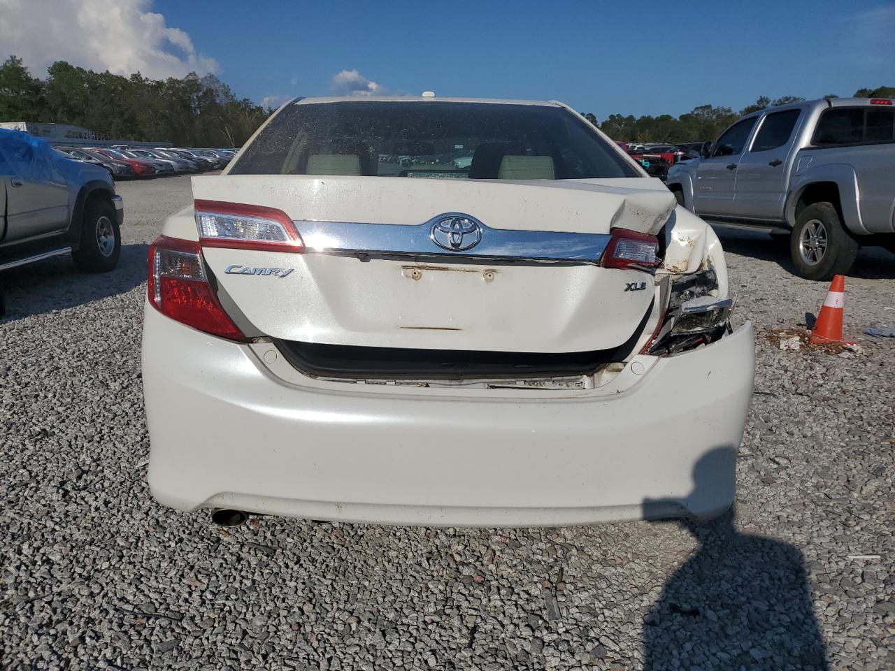 4T1BK1FKXEU026571 2014 Toyota Camry Se