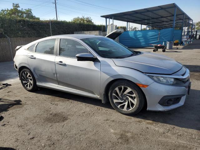 Sedans HONDA CIVIC 2016 Srebrny