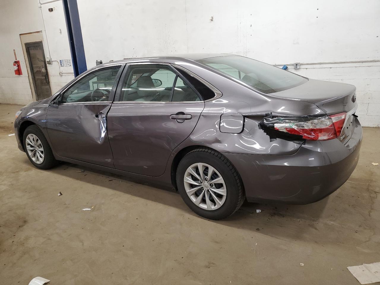 VIN 4T4BF1FK4GR560355 2016 TOYOTA CAMRY no.2