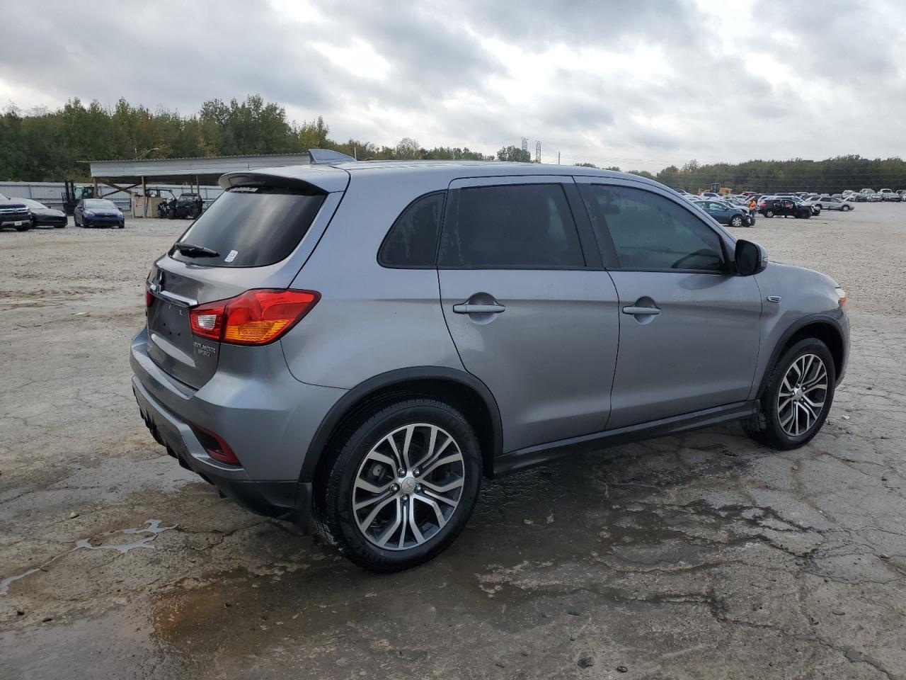 2019 Mitsubishi Outlander - Image 3