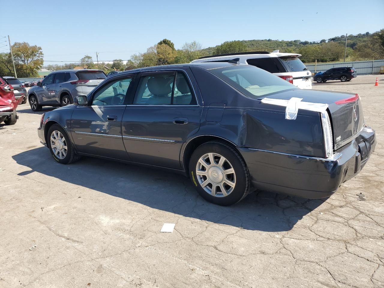 2010 Cadillac DTS - Image 2