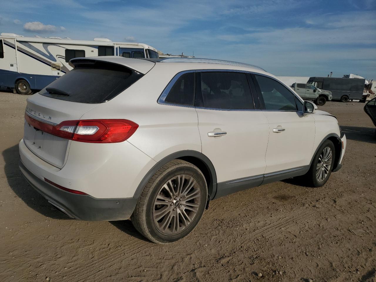 2016 Lincoln MKX - Image 3