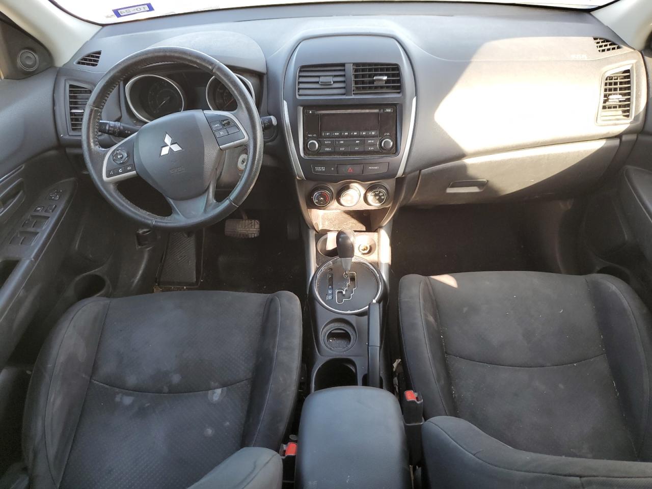 2014 Mitsubishi Outlander - Image 8