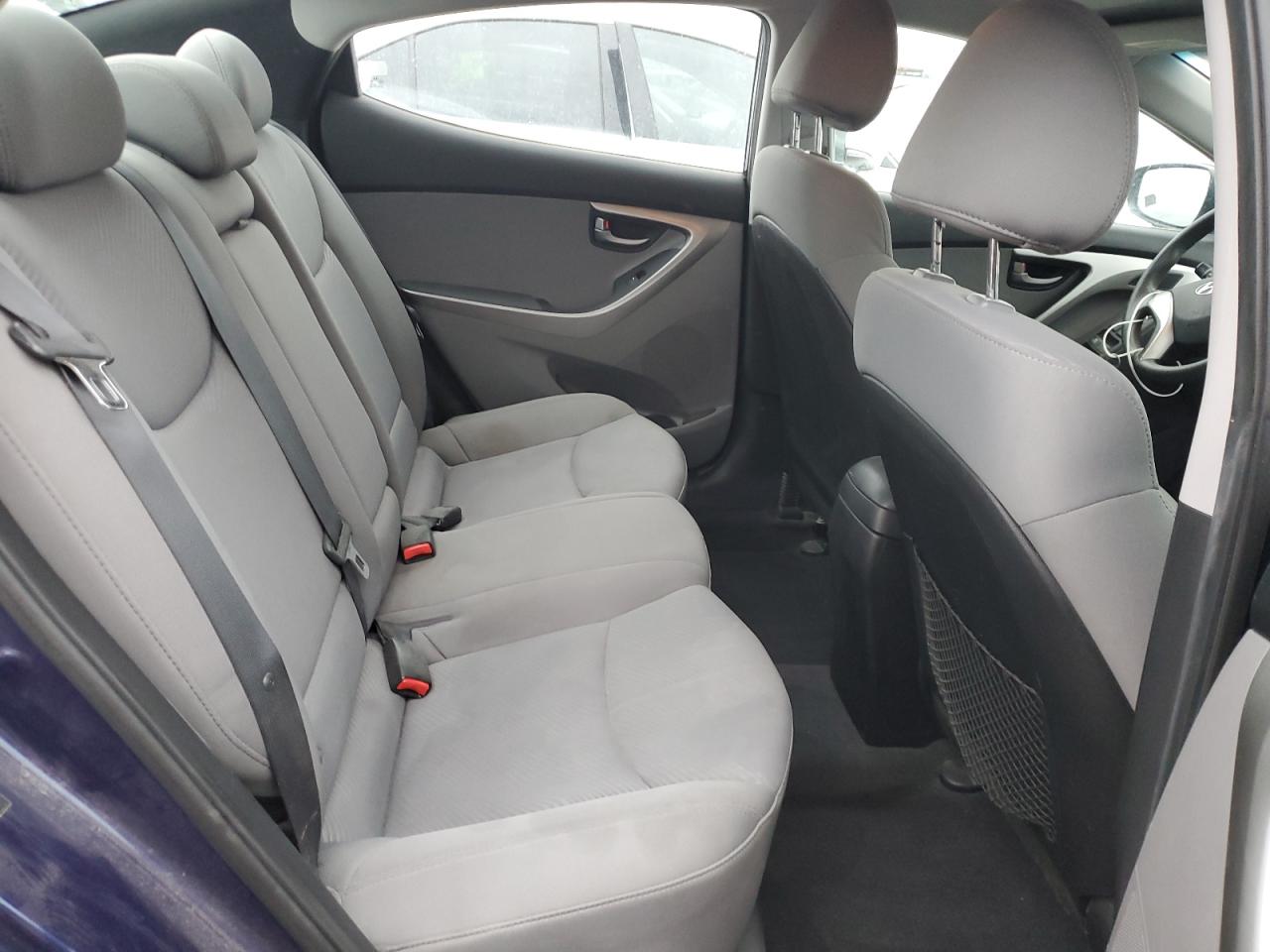 2012 Hyundai Elantra - Image 10