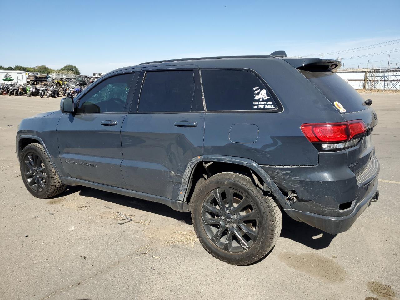 1C4RJFAG9JC227643 2018 Jeep Grand Cherokee Laredo