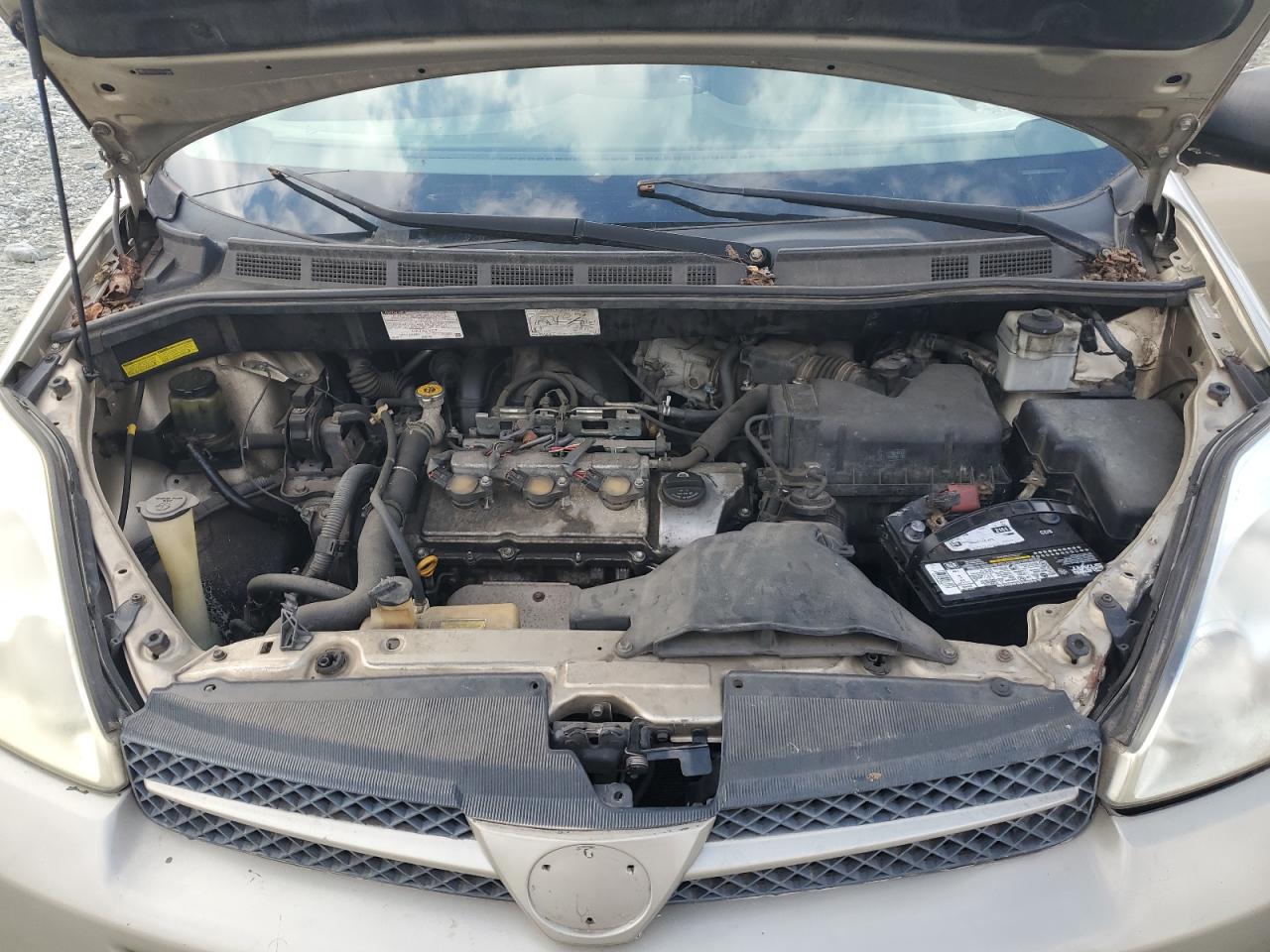 2004 Toyota Sienna - Image 13