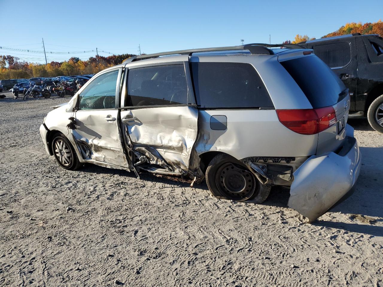 2004 Toyota Sienna - Image 2