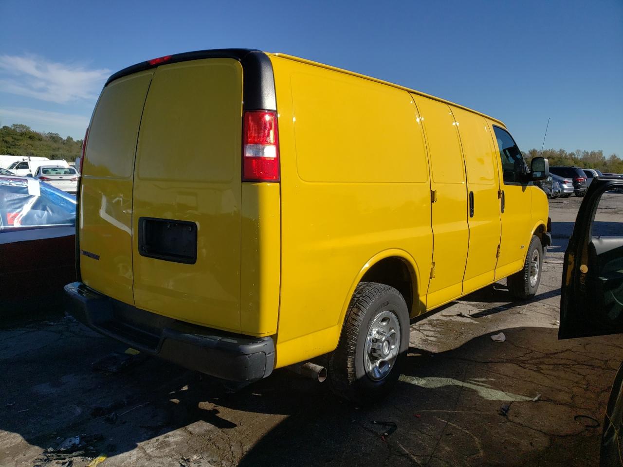 VIN 1GCWGAFP8K1158437 2019 CHEVROLET EXPRESS no.3