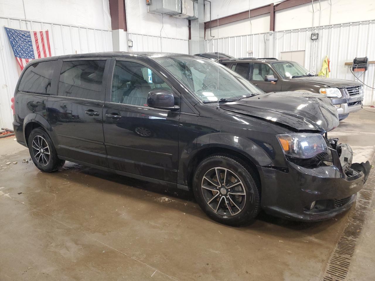 2015 Dodge Caravan - Image 4