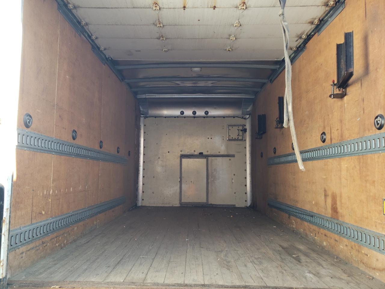 2006 Chevrolet Express - Image 11