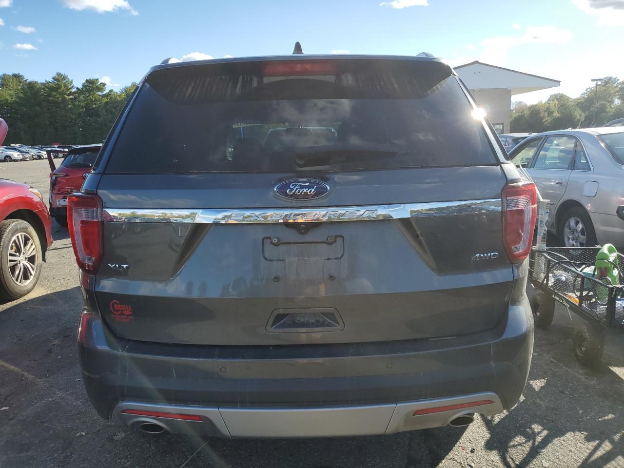 1FM5K8D83HGD73188 2017 Ford Explorer Xlt