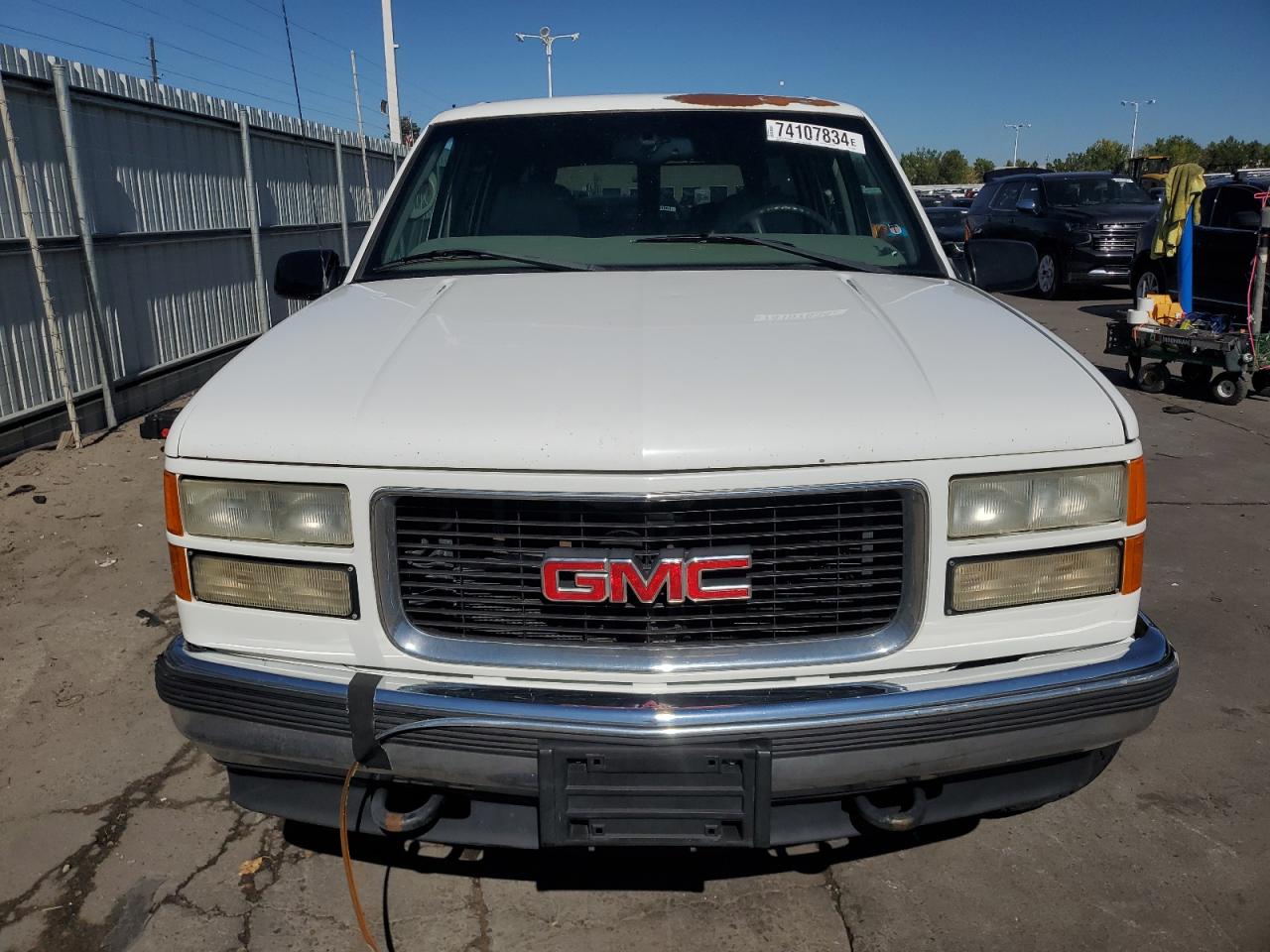 1999 GMC Suburban K1500 VIN: 1GKFK16R5XJ788153 Lot: 74107834