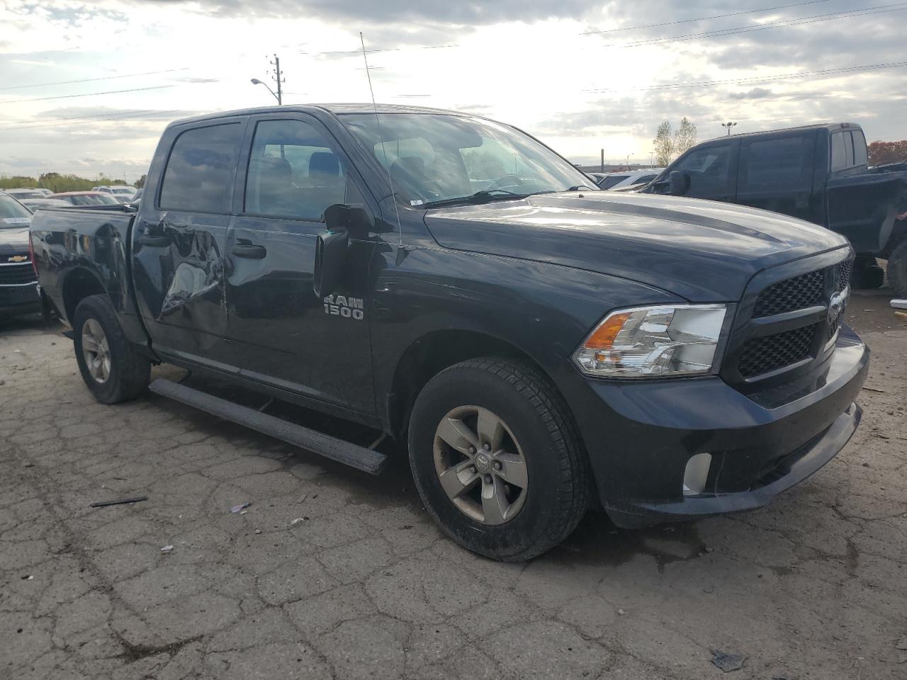 2016 RAM 1500 - Image 4