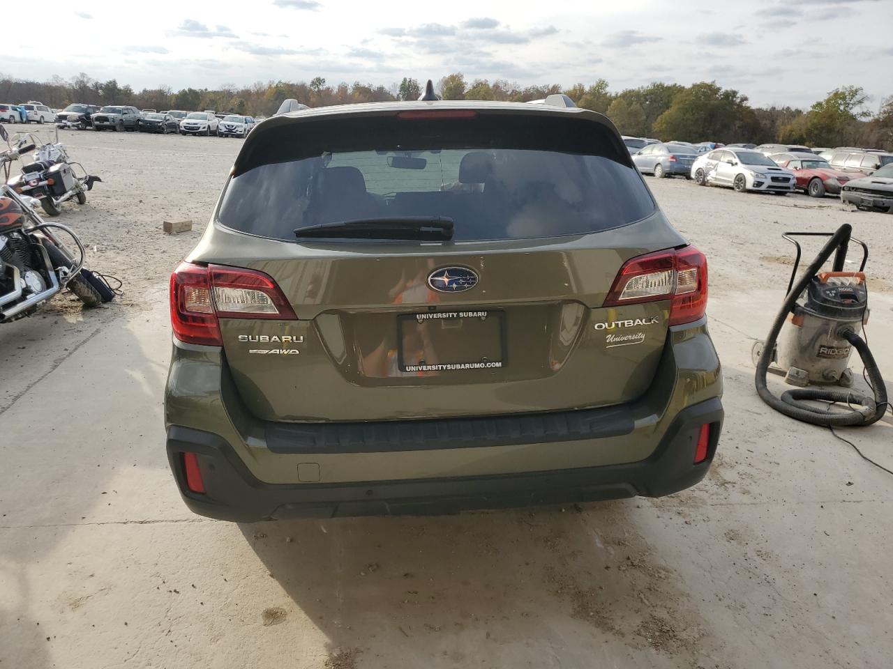 2018 Subaru Outback Touring VIN: 4S4BSATC8J3381042 Lot: 77977204