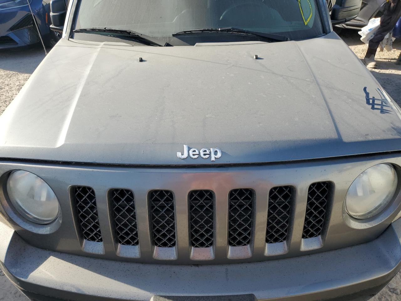 2012 Jeep Liberty (Patriot) - Image 12