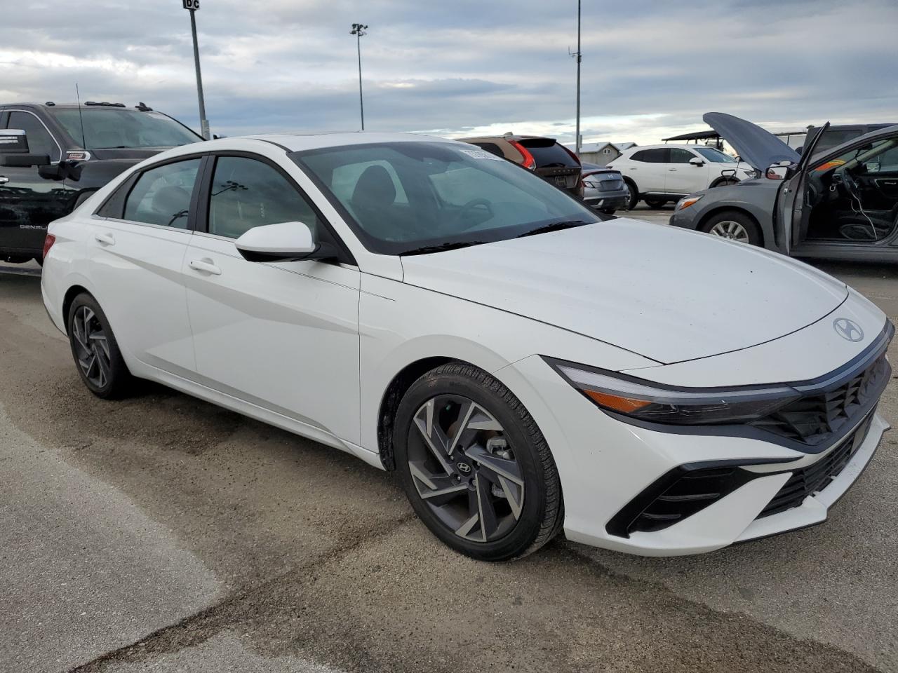 2024 Hyundai Elantra - Image 4