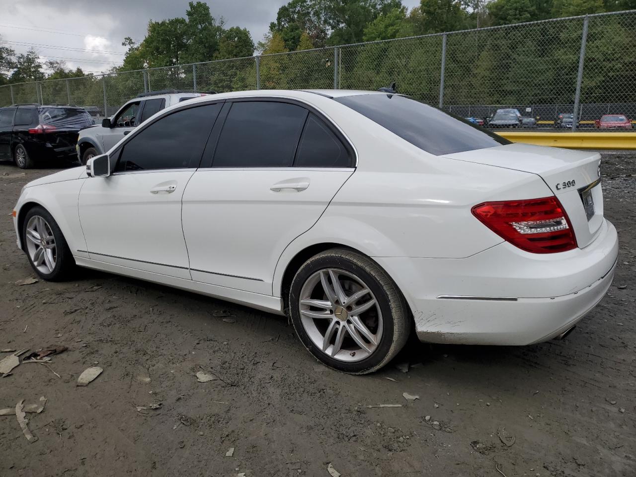 VIN WDDGF8AB3DR249086 2013 MERCEDES-BENZ C-CLASS no.2