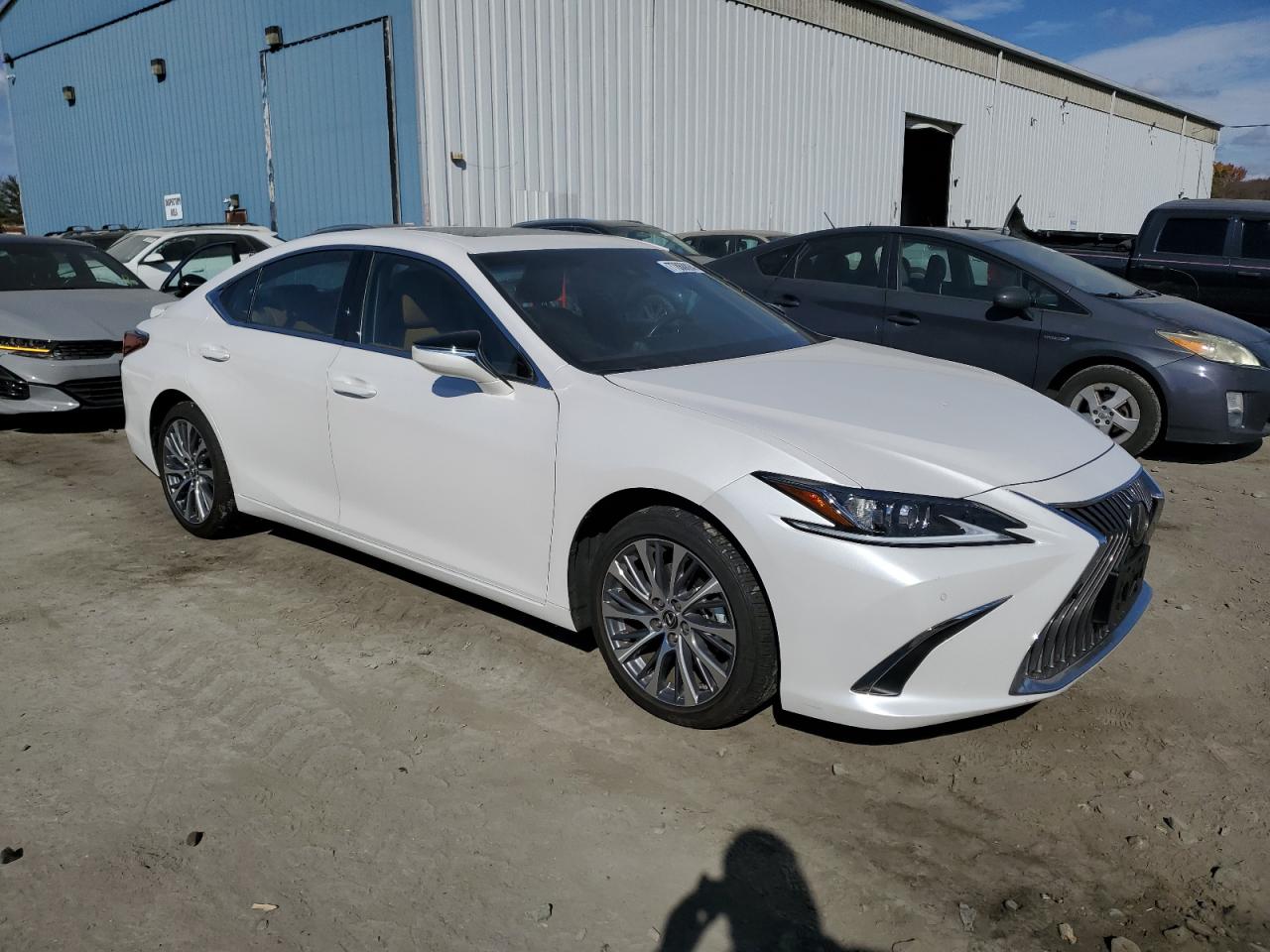 2021 Lexus ES - Image 4