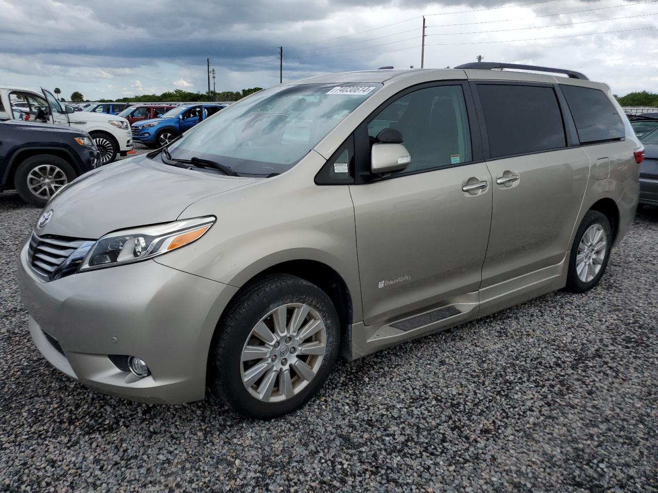 5TDYZ3DC3HS882434 2017 TOYOTA SIENNA - Image 1