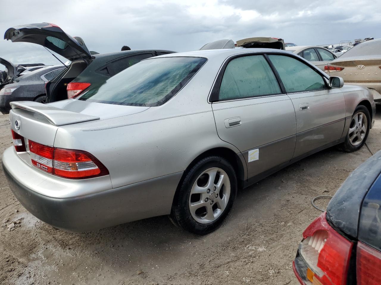 2001 Lexus ES - Image 3