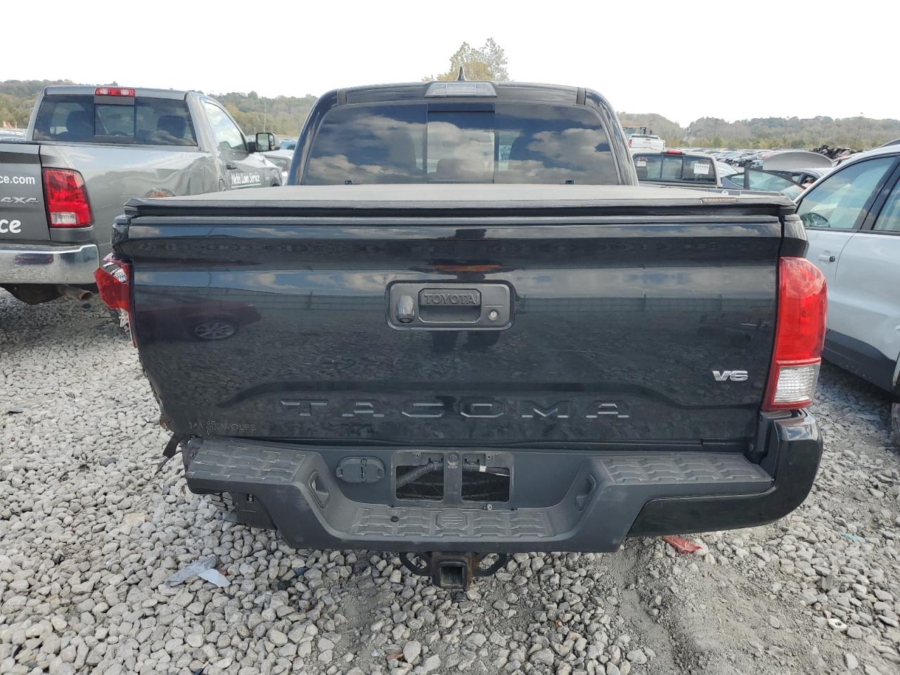 3TMCZ5AN8HM061499 2017 Toyota Tacoma Double Cab