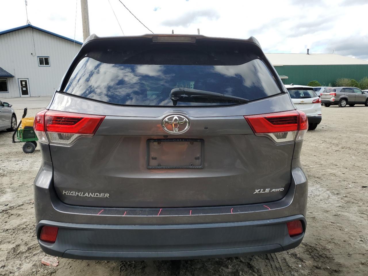 5TDJZRFH3JS875194 2018 Toyota Highlander Se