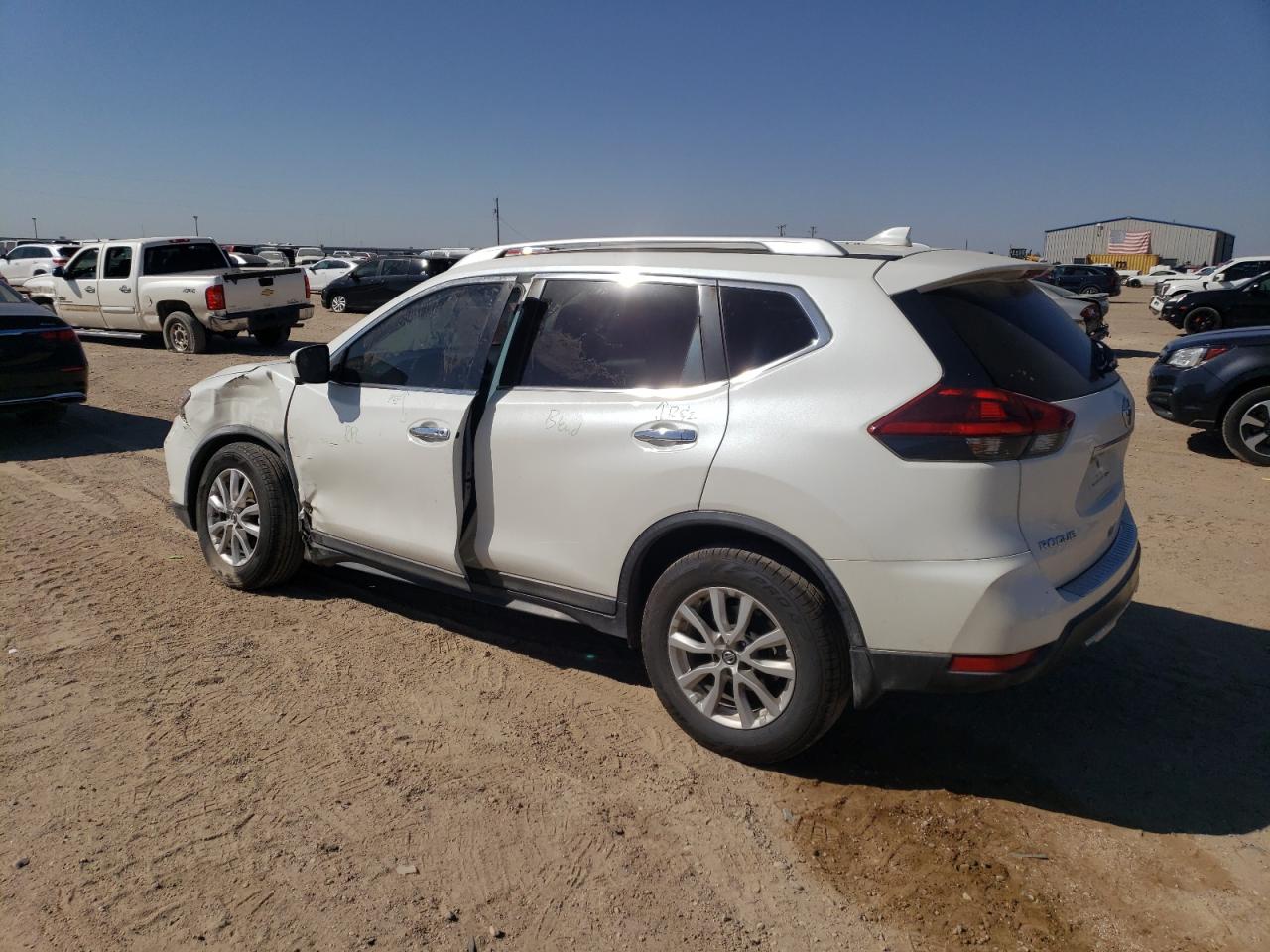 KNMAT2MT2JP562325 2018 NISSAN ROGUE - Image 2