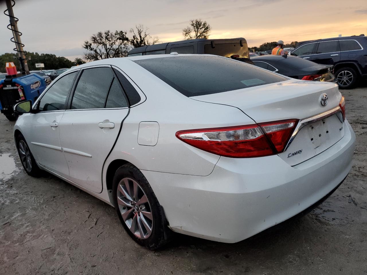 4T1BF1FK8HU770615 2017 TOYOTA CAMRY - Image 2