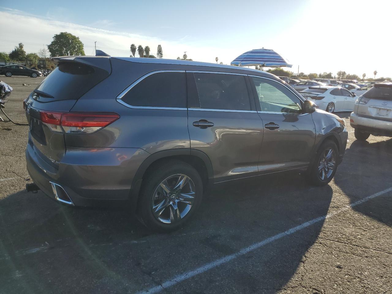 2019 Toyota Highlander - Image 3