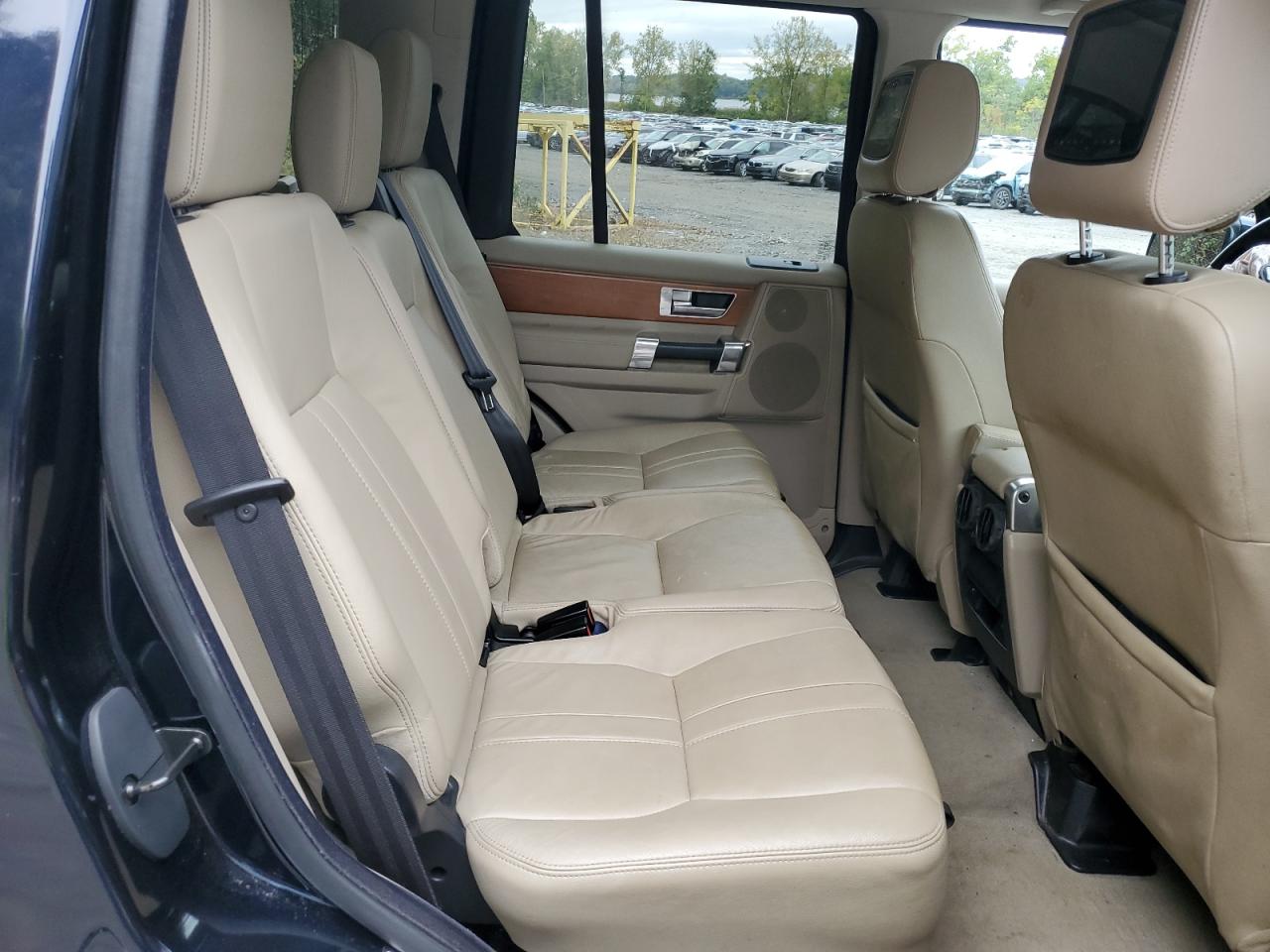 2012 Land Rover LR4 - Image 11