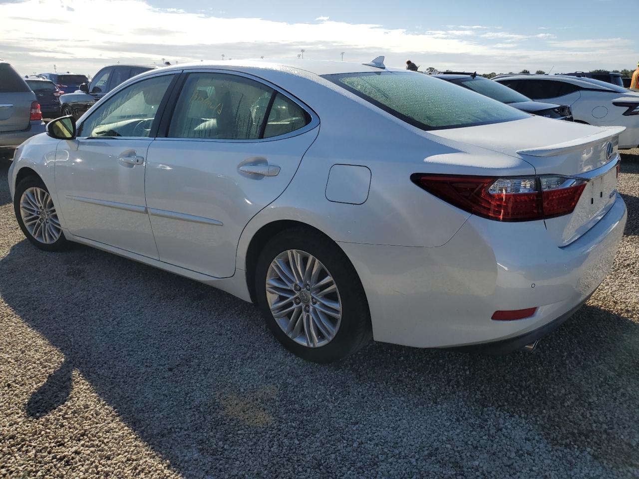 2014 Lexus ES - Image 2
