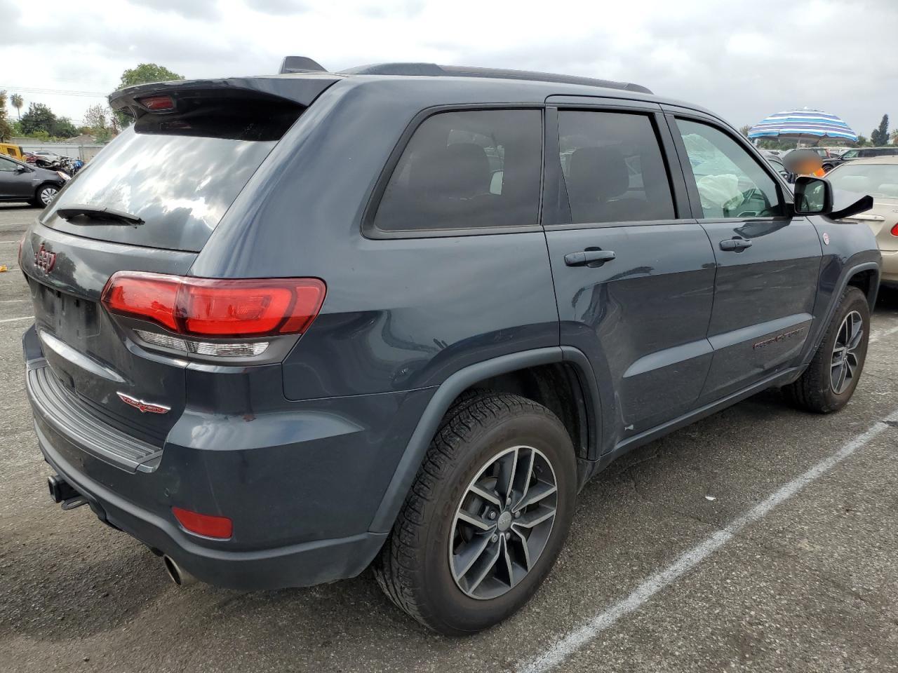 2017 Jeep Grand Cherokee - Image 3