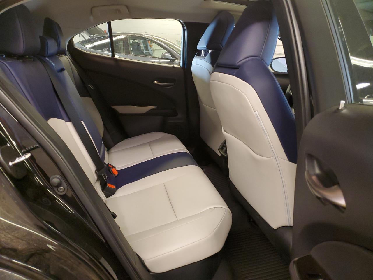2022 Lexus UX - Image 10