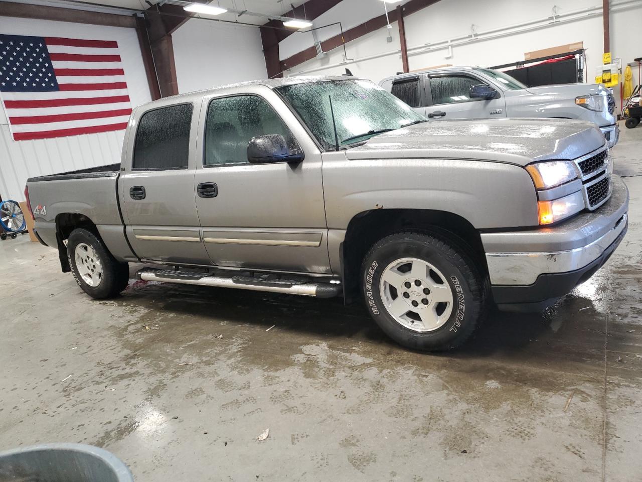 2007 Chevrolet Silverado - Image 4