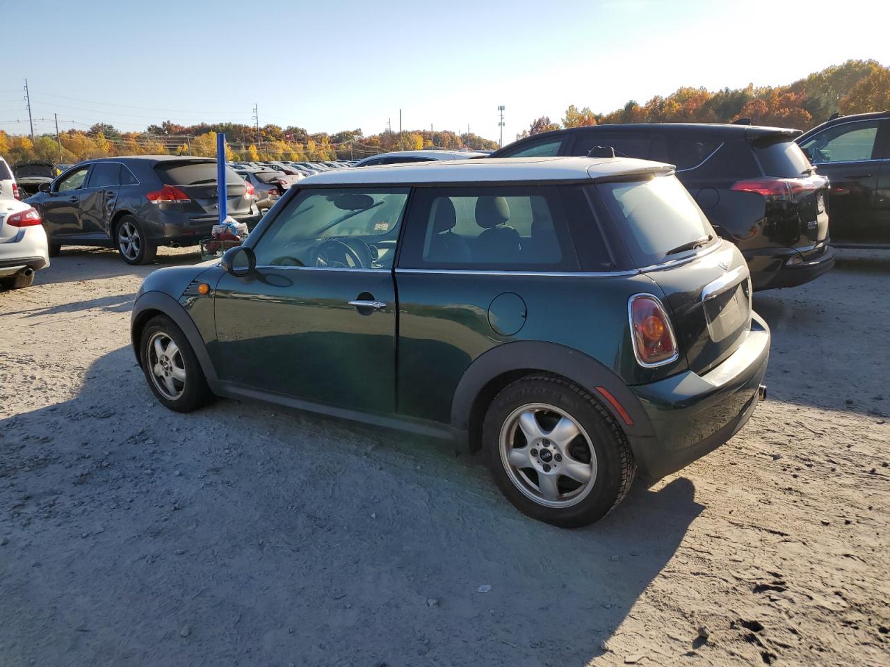 2010 MINI Cooper - Image 2
