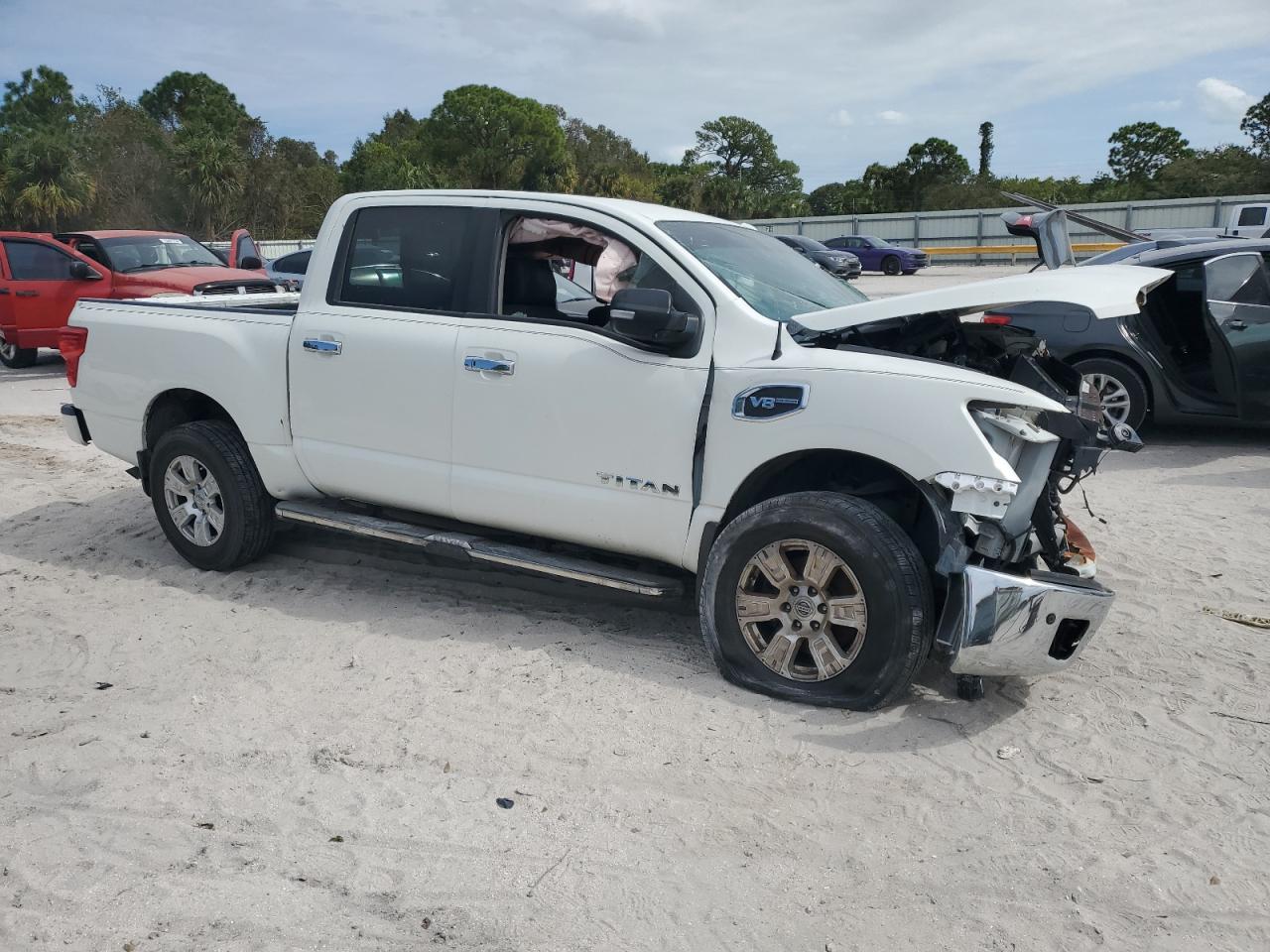 2017 Nissan Titan - Image 4