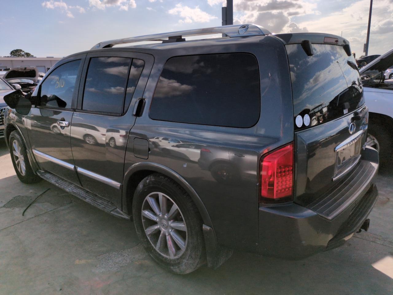 2010 Infiniti QX56 - Image 2