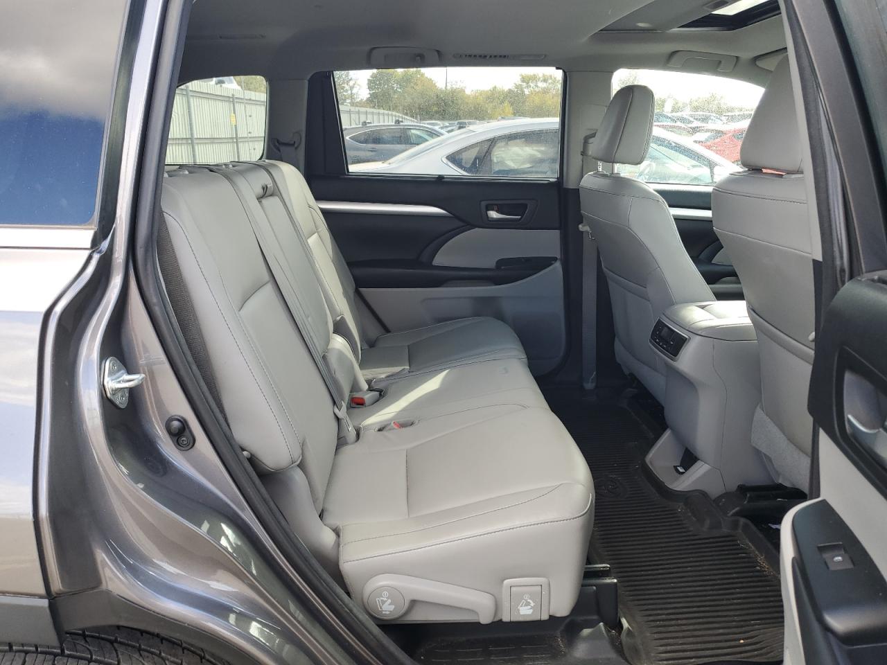 2018 Toyota Highlander Se VIN: 5TDJZRFH2JS827573 Lot: 76471464