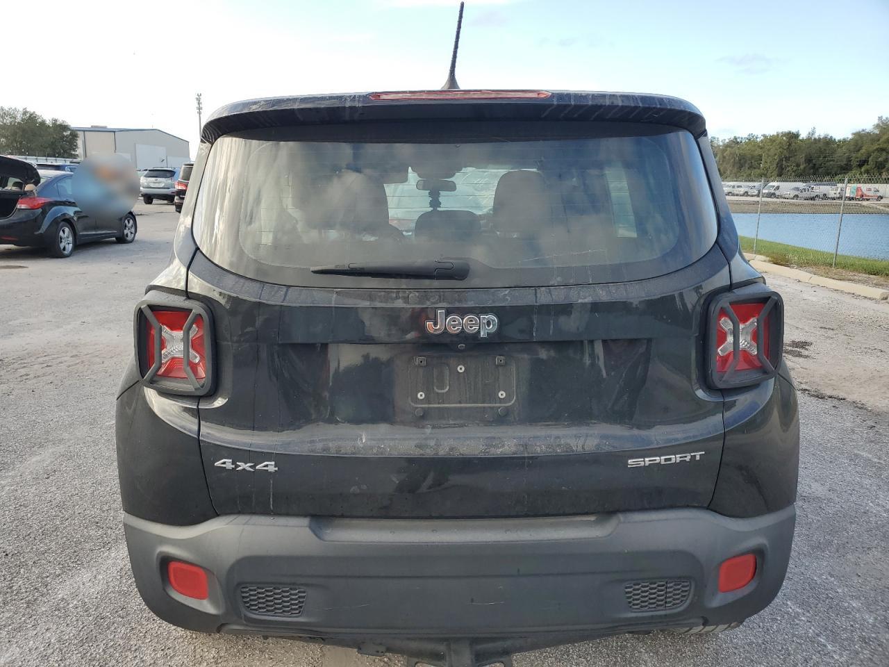 2016 Jeep Renegade - Image 6