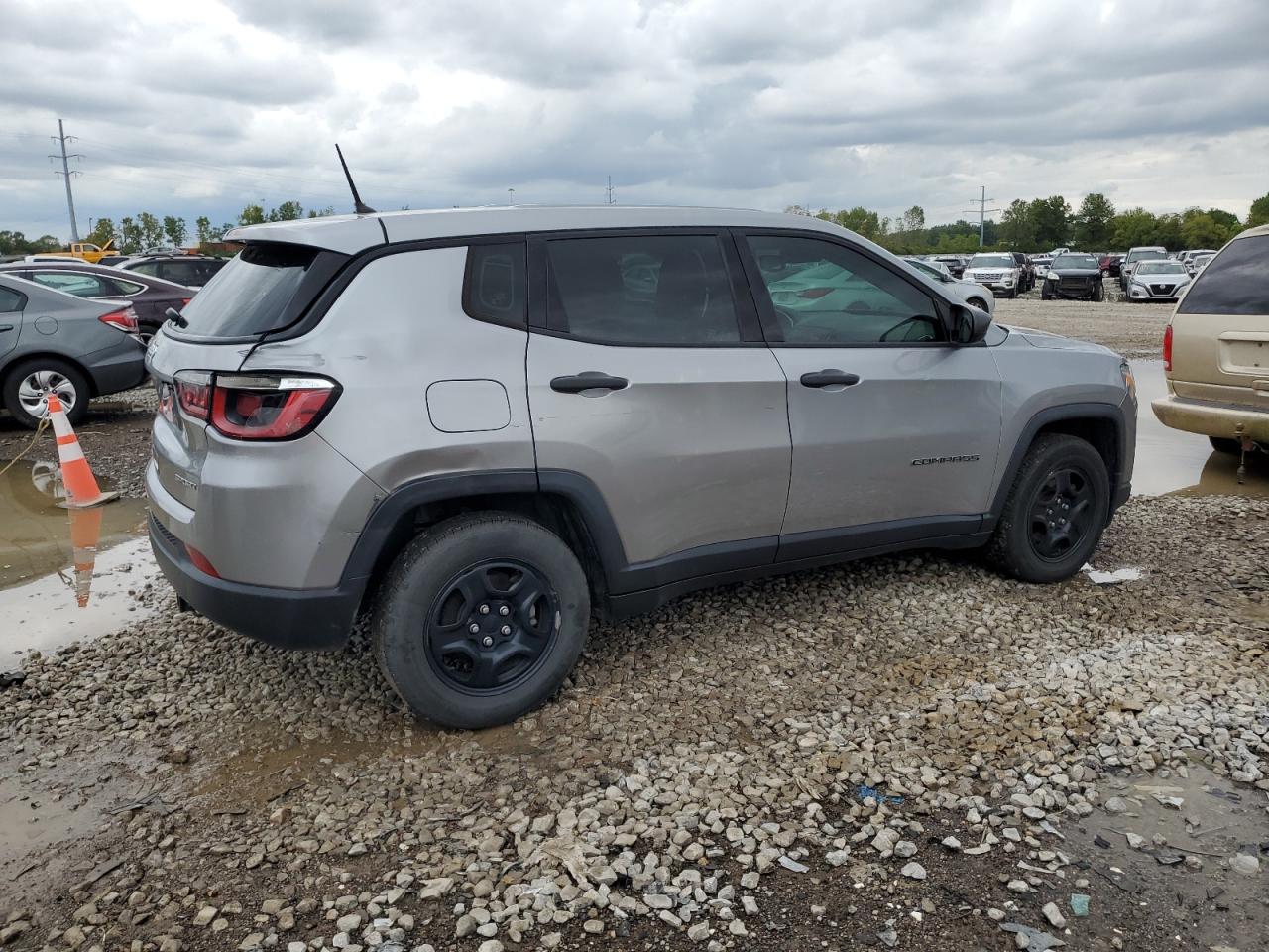 2018 Jeep Compass Sport VIN: 3C4NJCAB7JT335359 Lot: 73647464