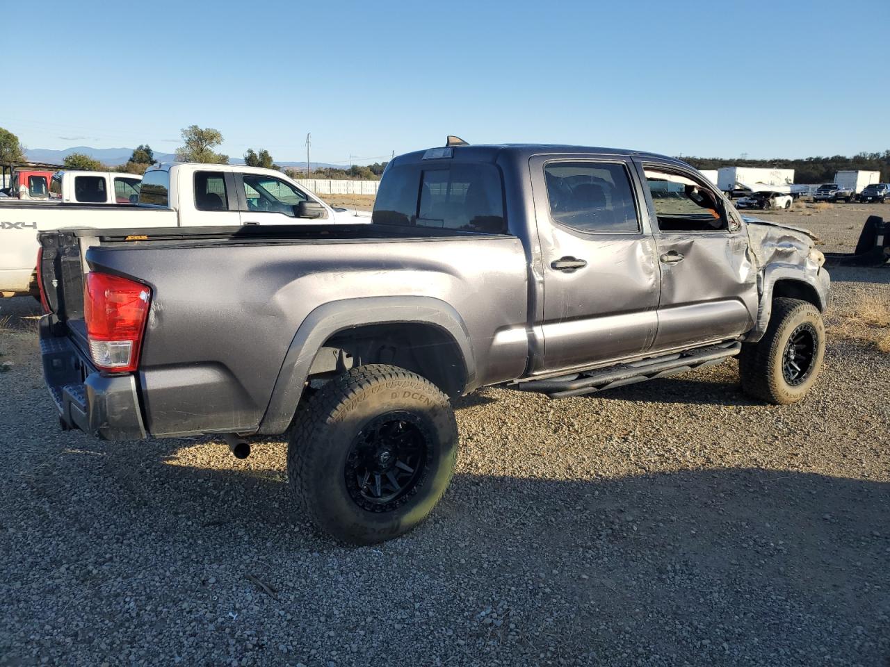 VIN 5TFDZ5BN1HX028227 2017 TOYOTA TACOMA no.3