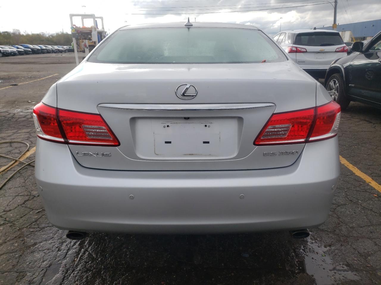 2010 Lexus ES - Image 6
