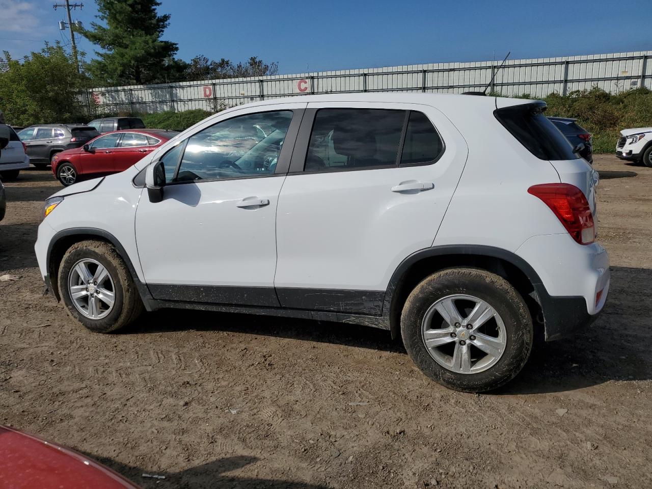 3GNCJKSB7LL214082 2020 CHEVROLET TRAX - Image 2