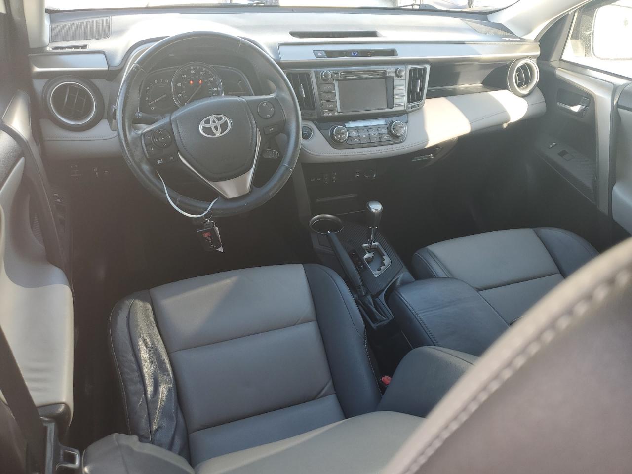 2015 Toyota RAV 4 - Image 8