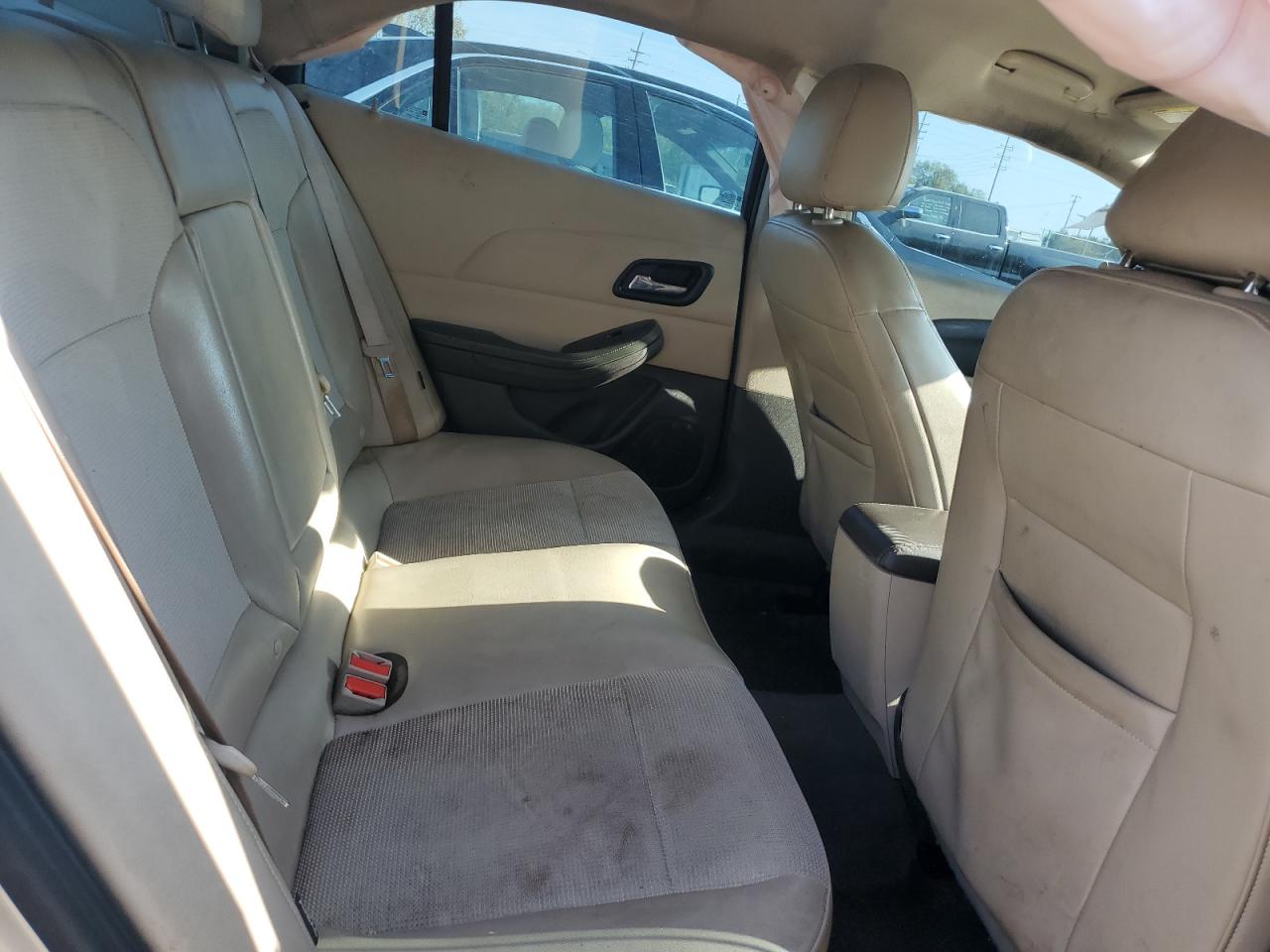 2016 Chevrolet Malibu - Image 10